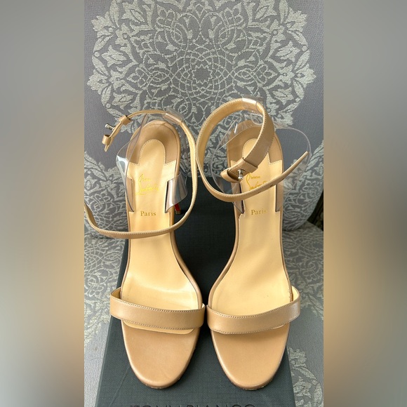 Christian Louboutin Authentic lightly worn. Upper like New size 40 such a steal - Picture 1 of 4